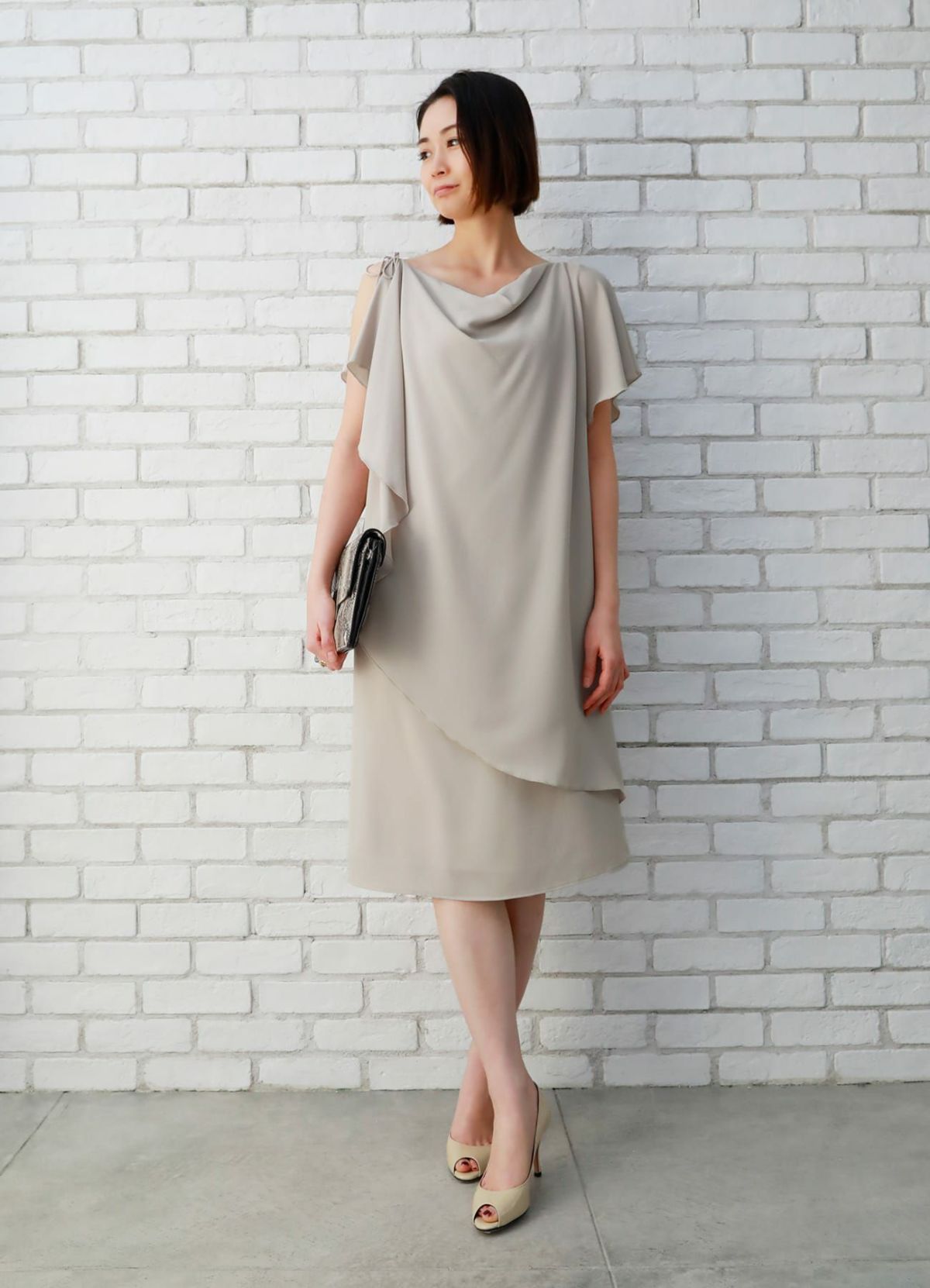 ライトグレージュ