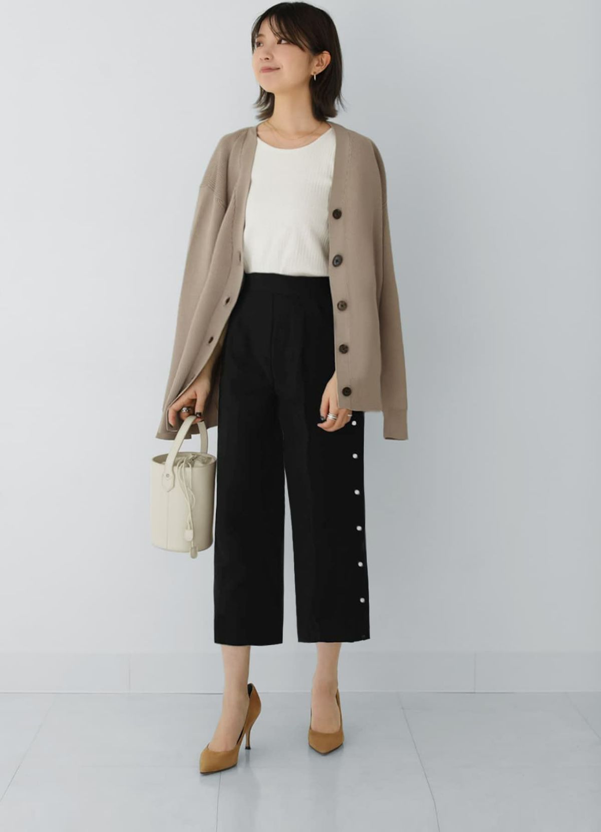 ボタンラインミディ丈ワイドパンツ【OUTLET】