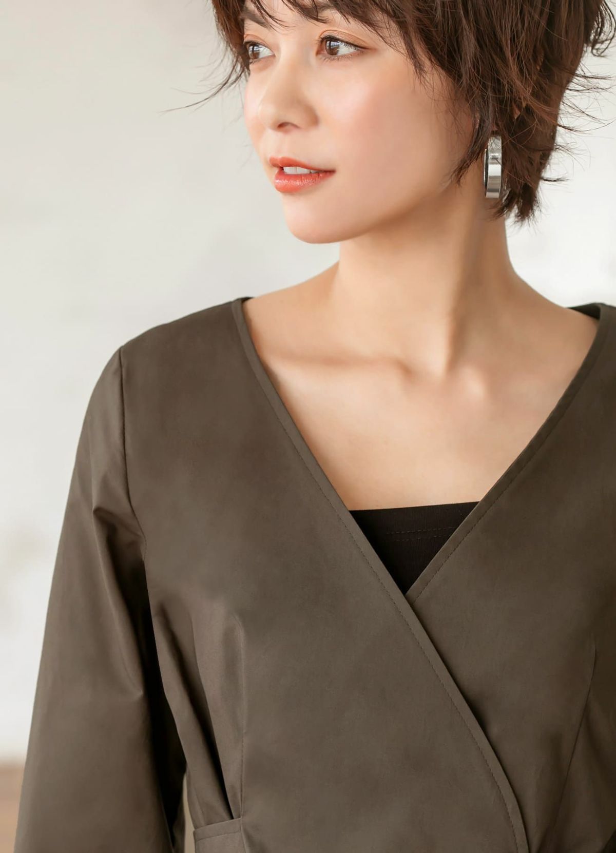 ブラウンともカーキとも違う、ダーク系ニュアンスカラーの『セピア』	