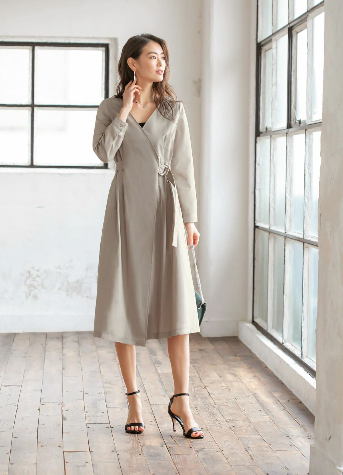 イエロー地を持たない、クールで上品な印象のサンドベージュ。