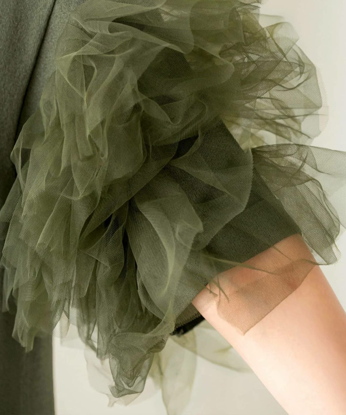 着用イメージ カーキ