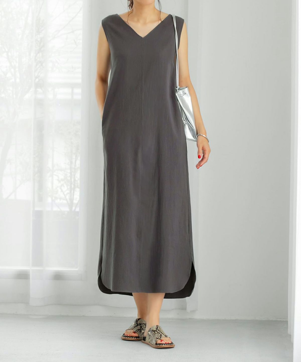 背面リボンVネックワンピース【OUTLET】
