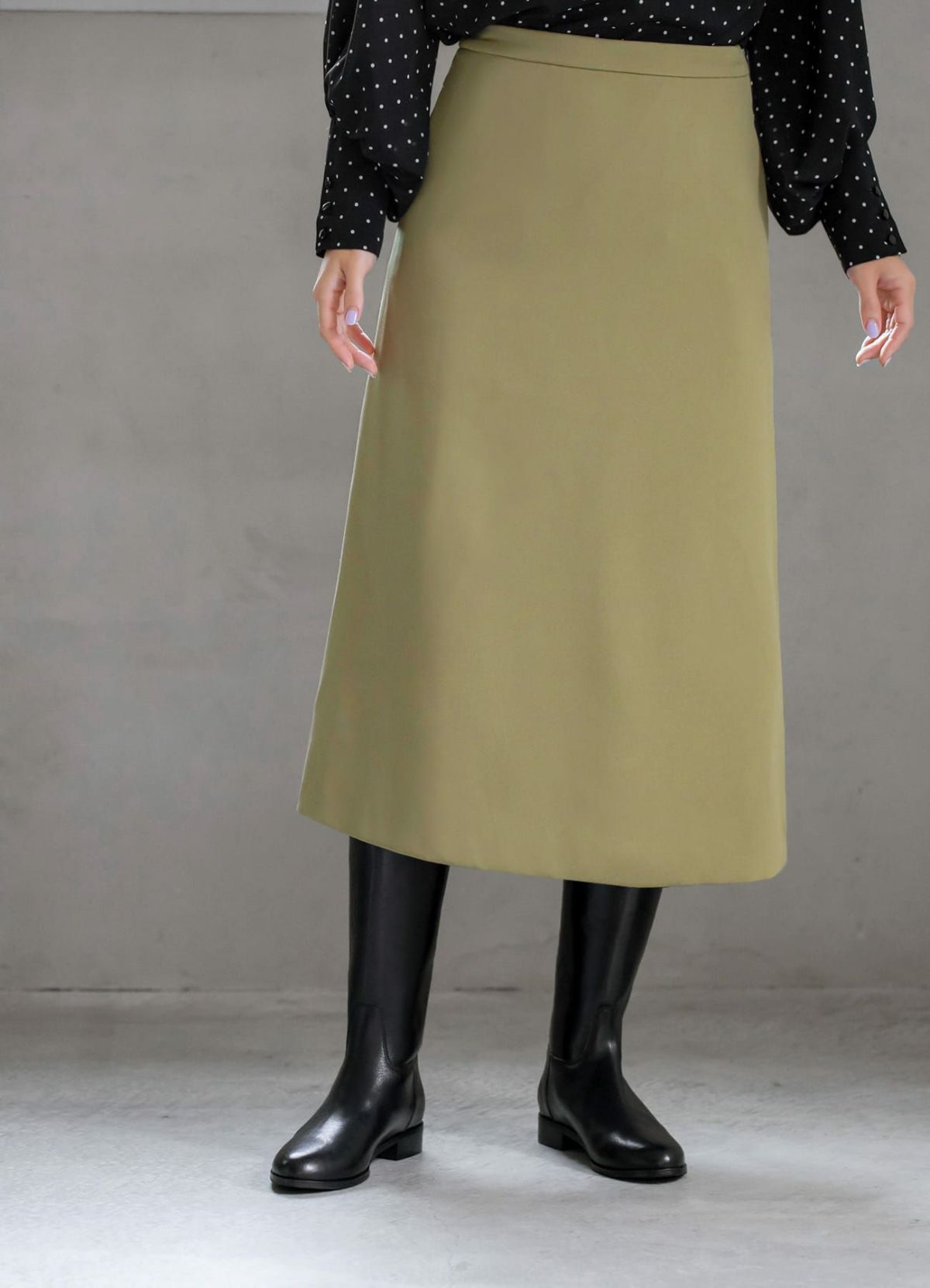 オリーブベージュ