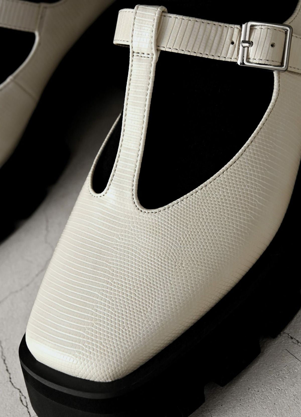 TストラップボリュームソールシューズB