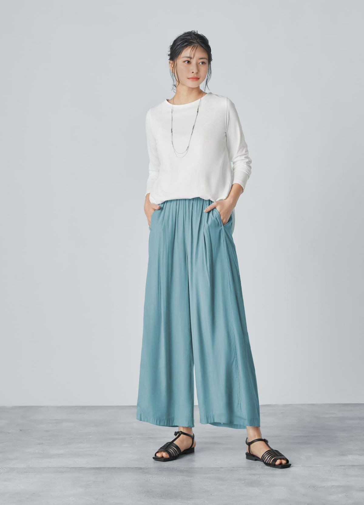 質感加工サテンギャザーワイドパンツ【OUTLET】