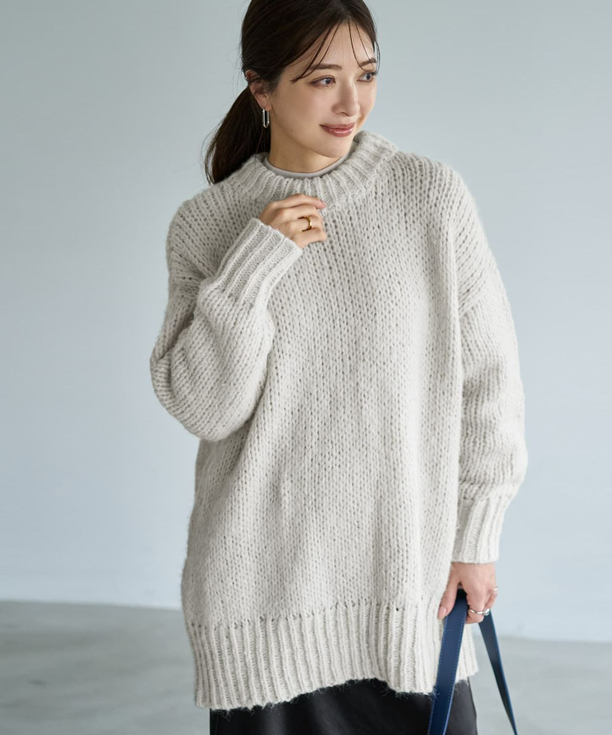 グレイッシュホワイト