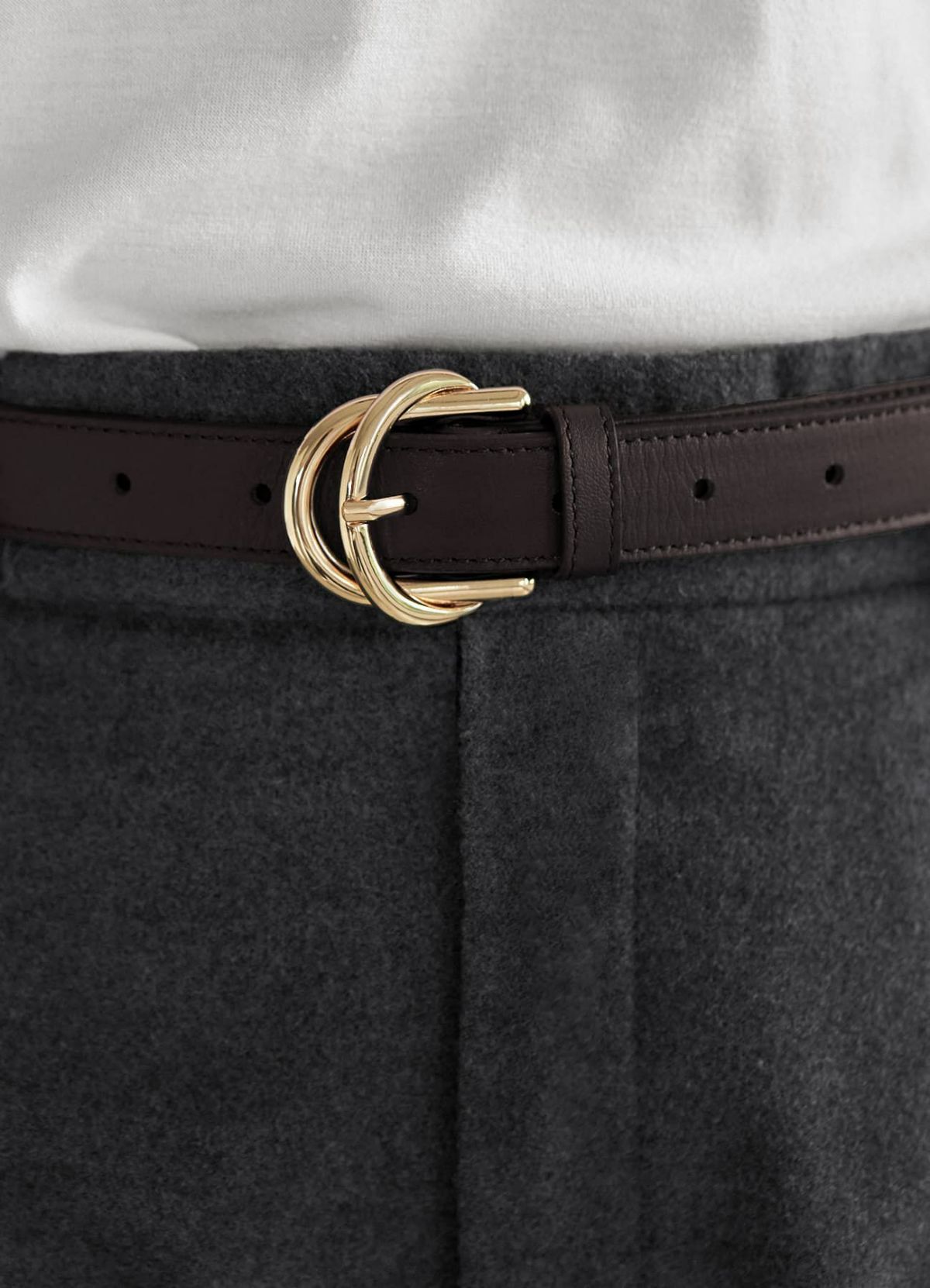 ダークブラウン