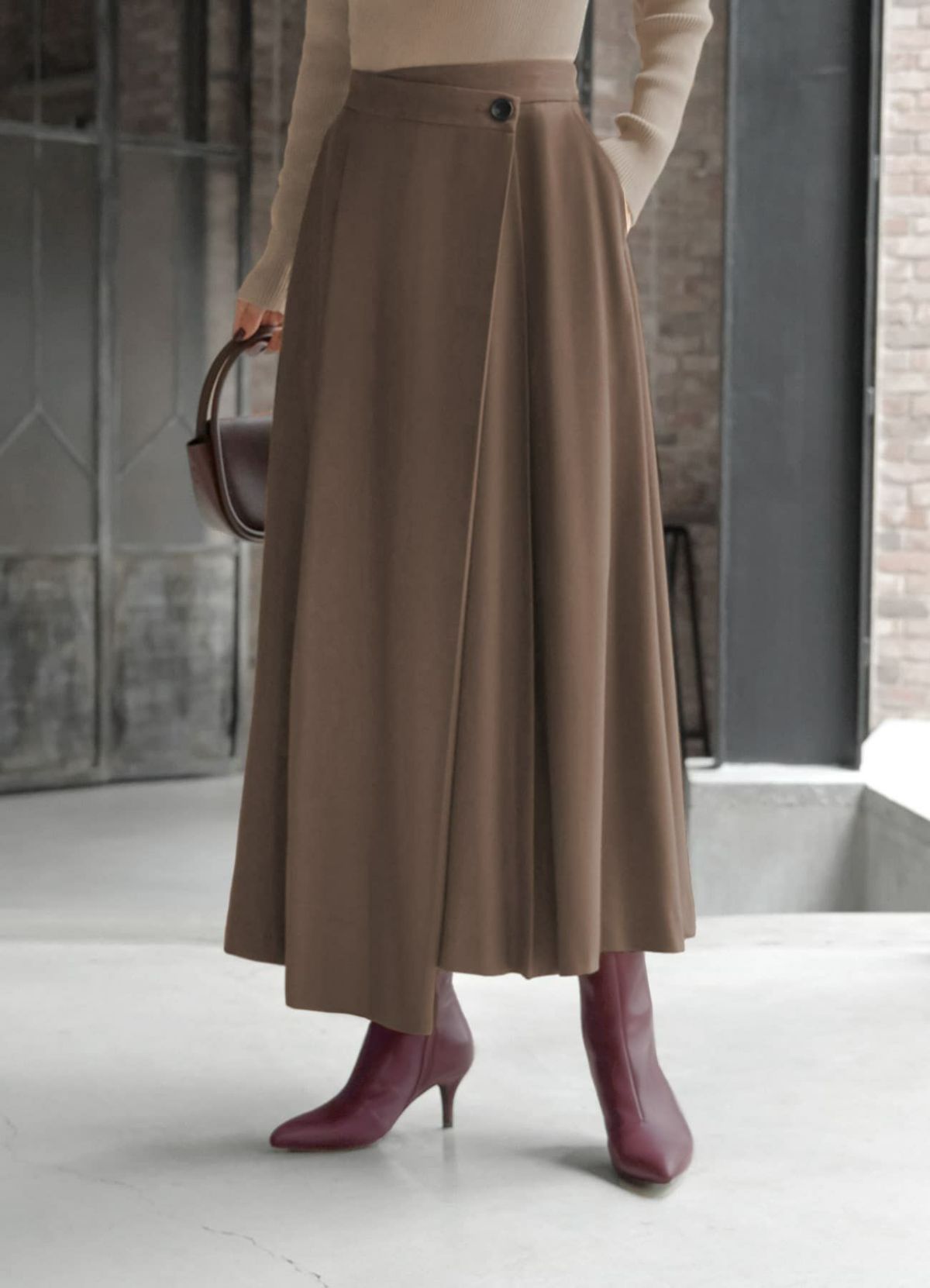 ブラウンカーキ