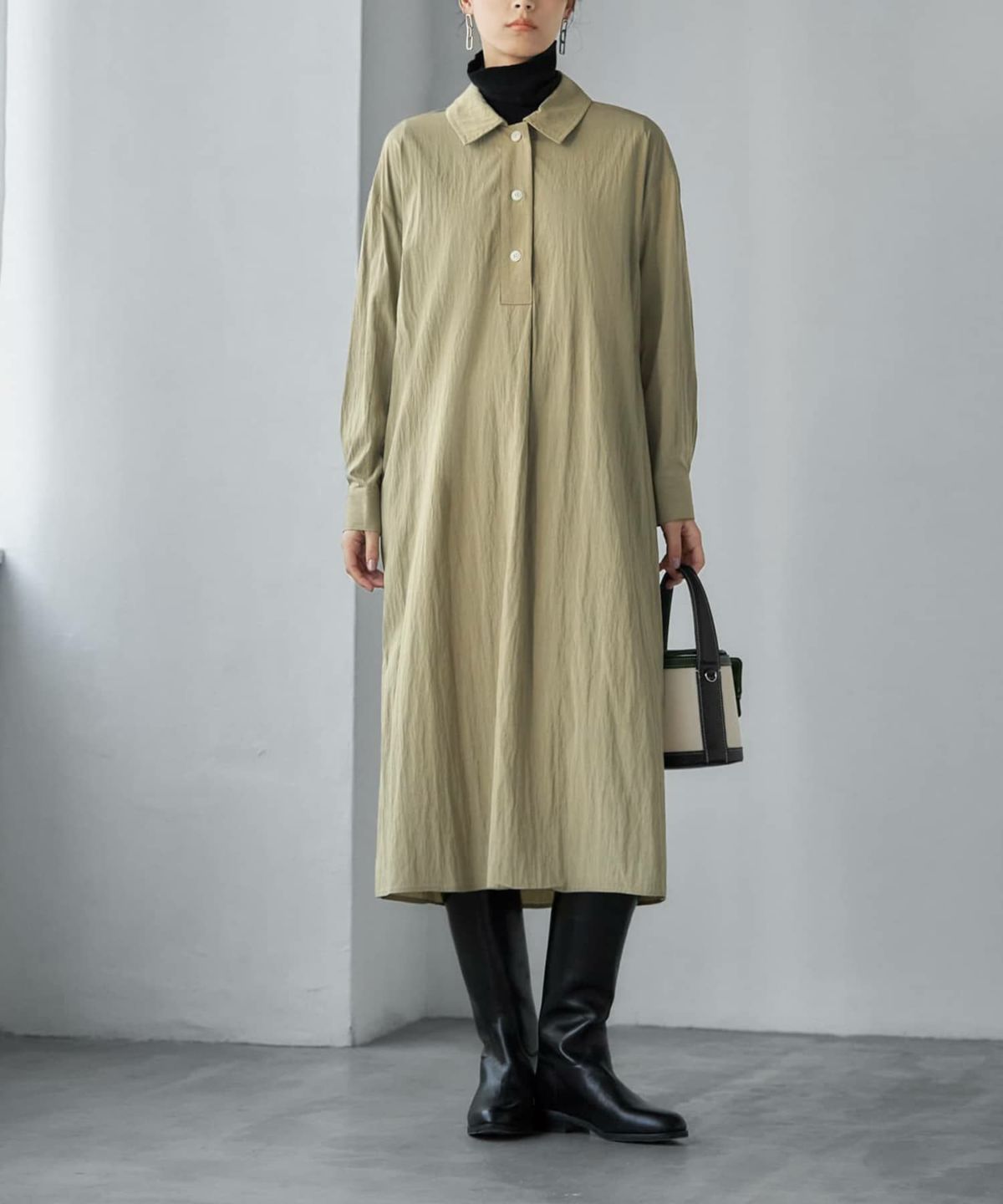 オリーブベージュ