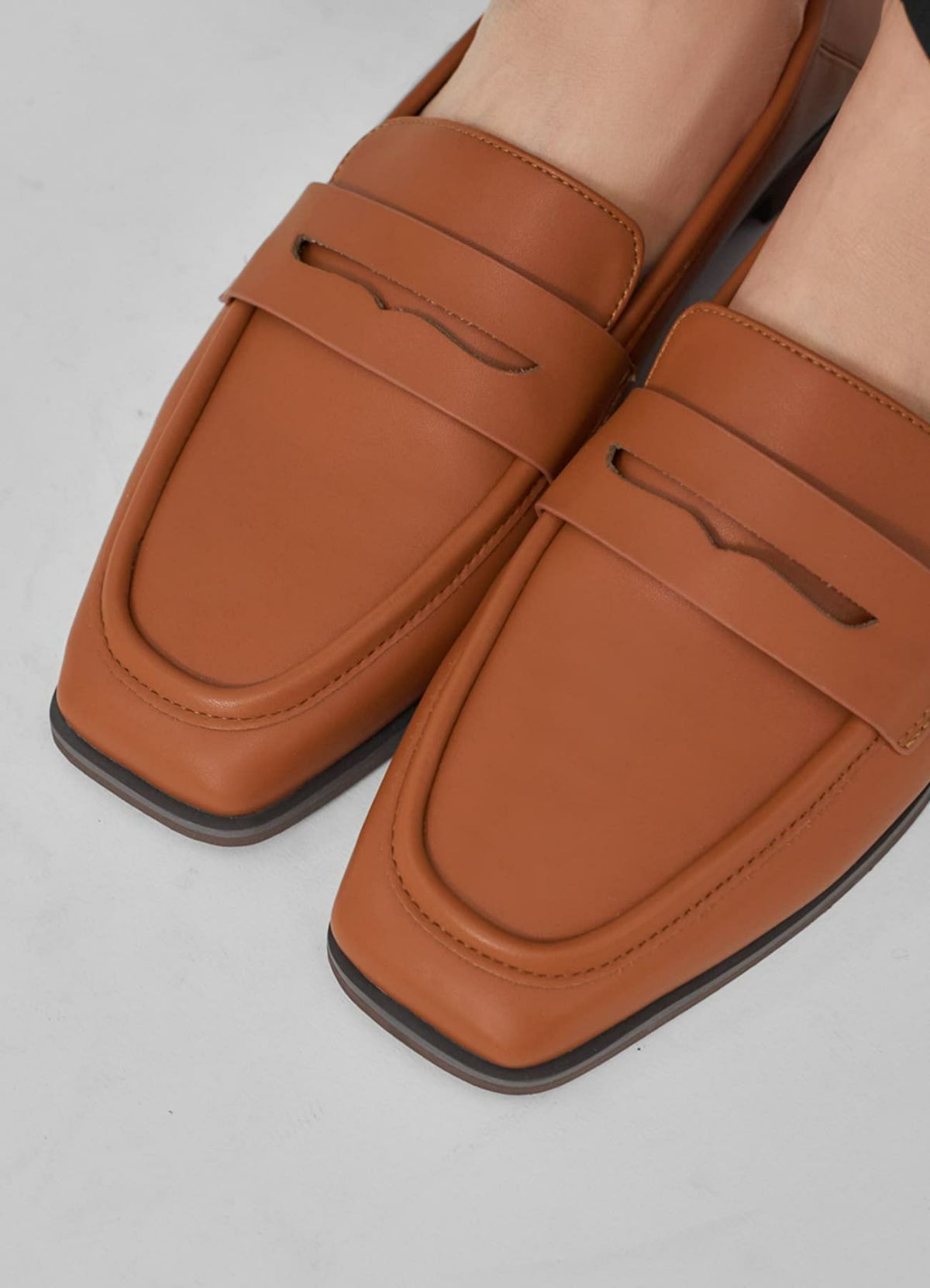 スクエアトゥコインローファー