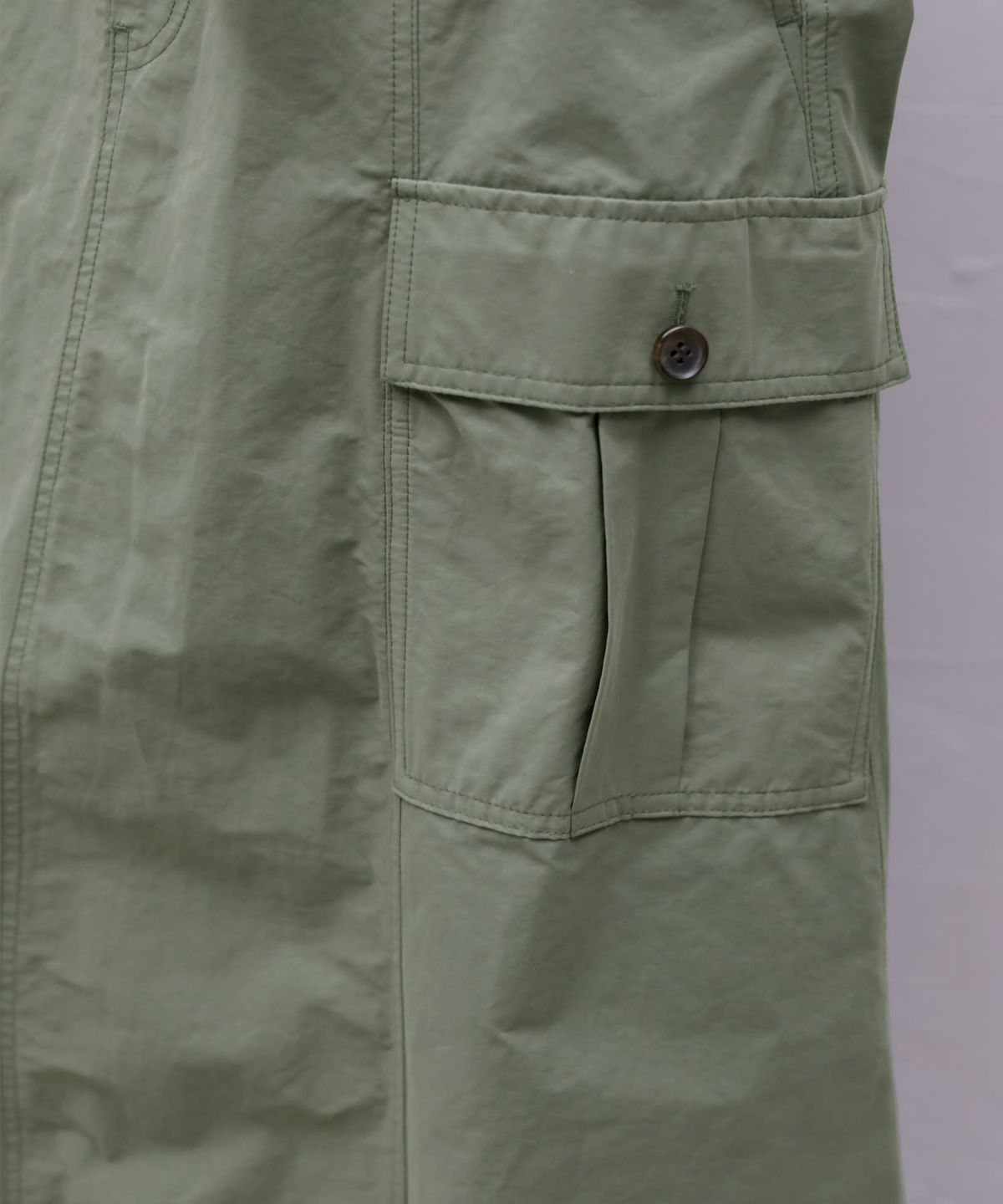 着用イメージ アースグリーン