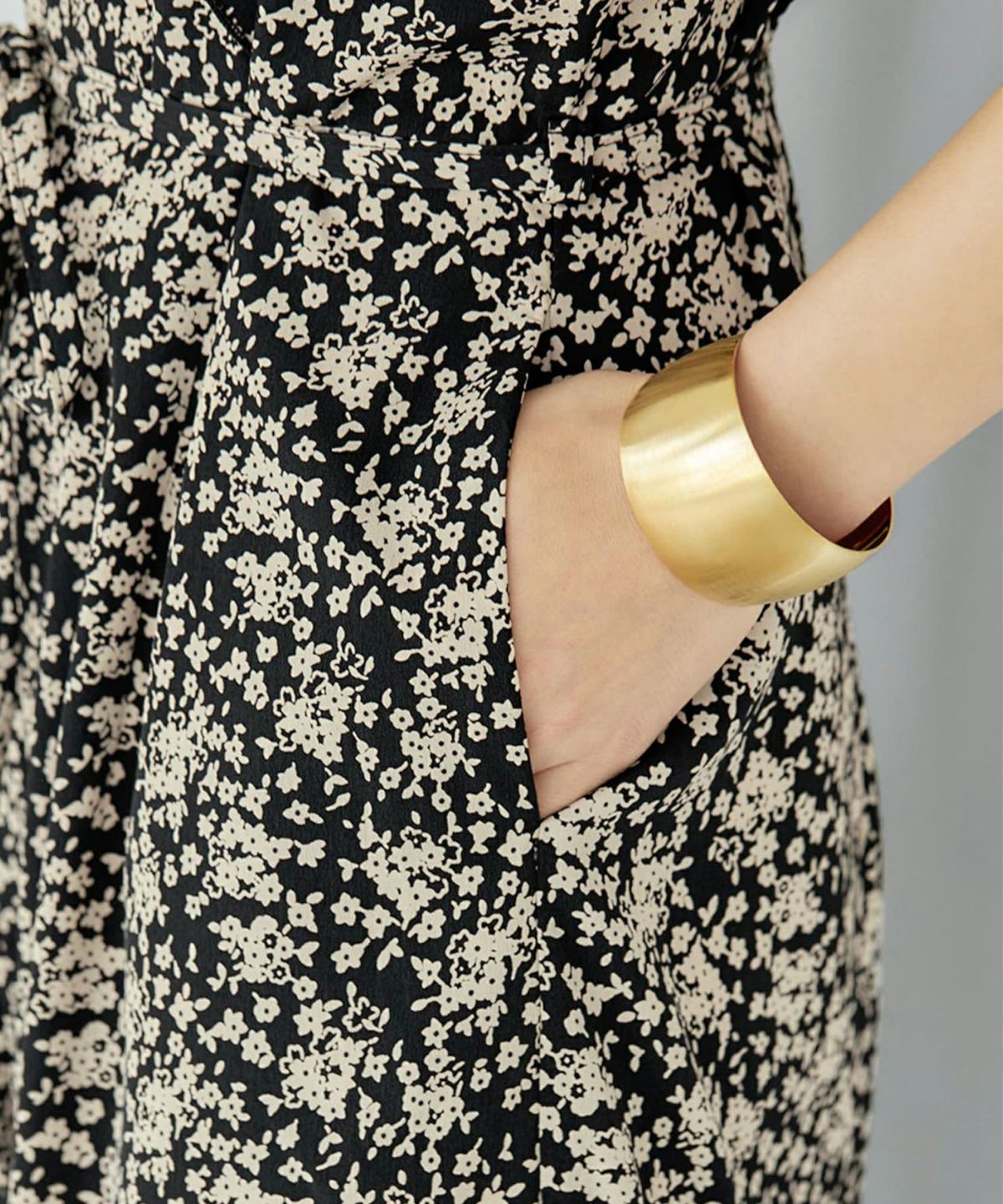 着用イメージ ゴールド