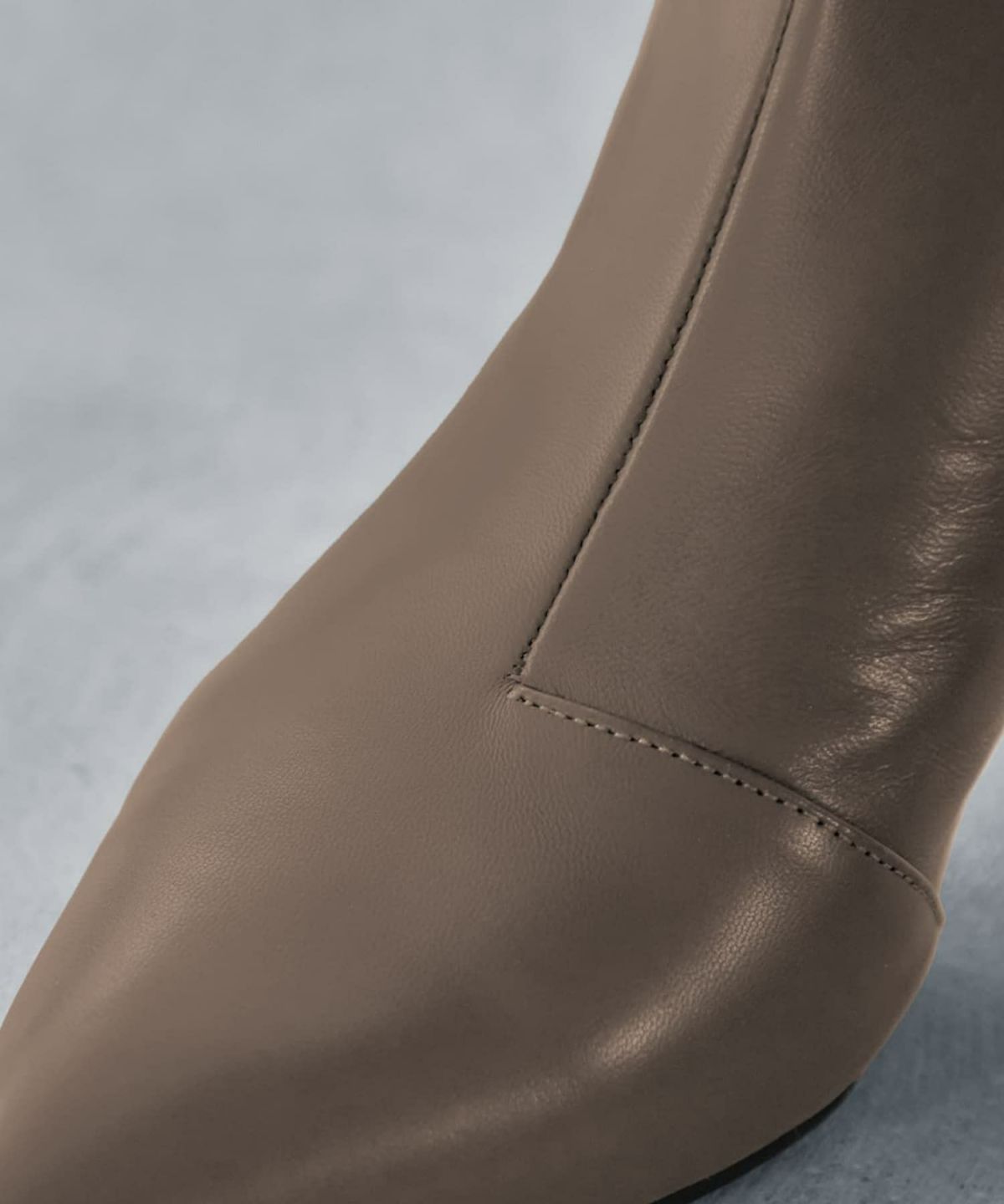 グレイッシュカーキ