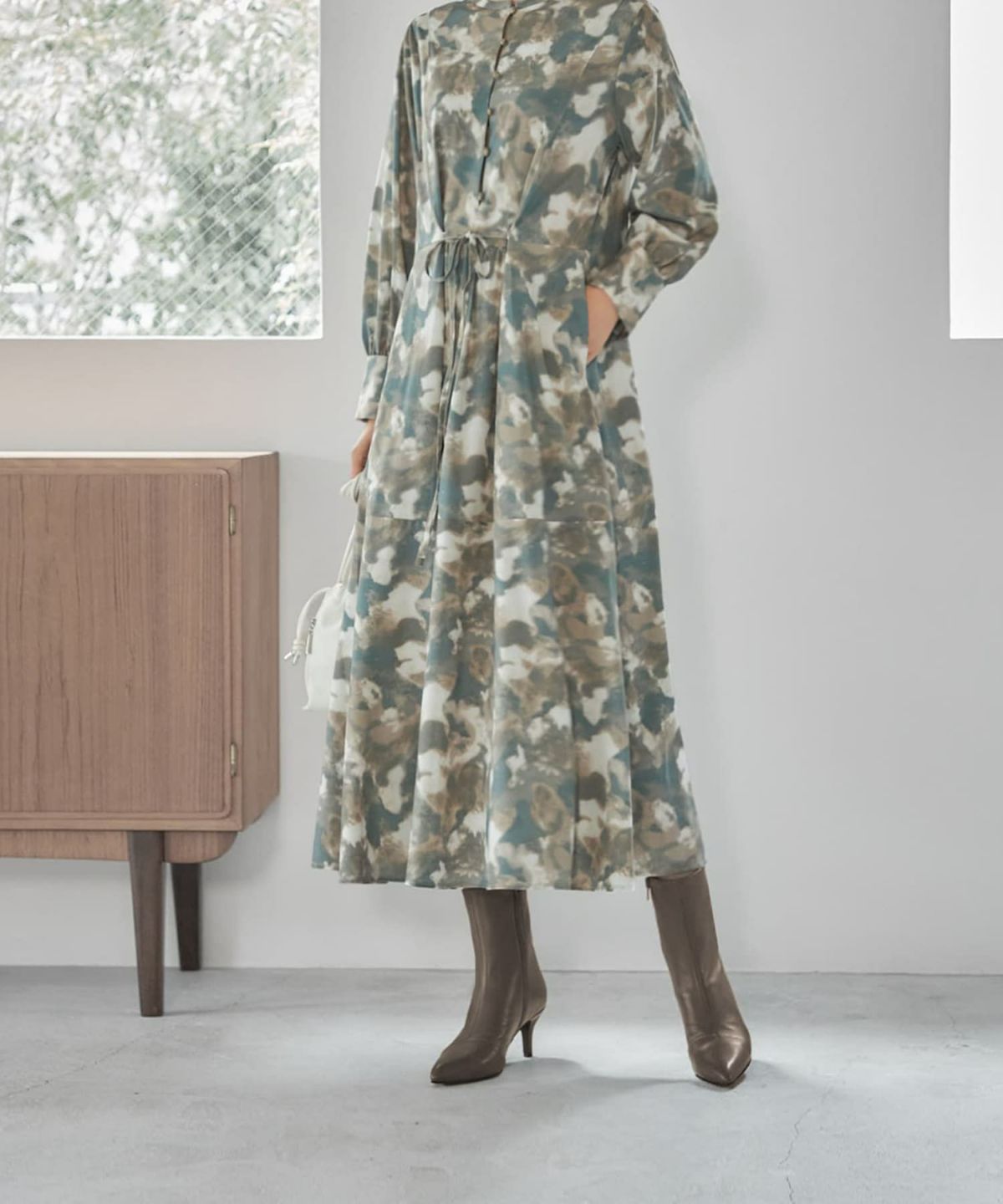 グレイッシュカーキ