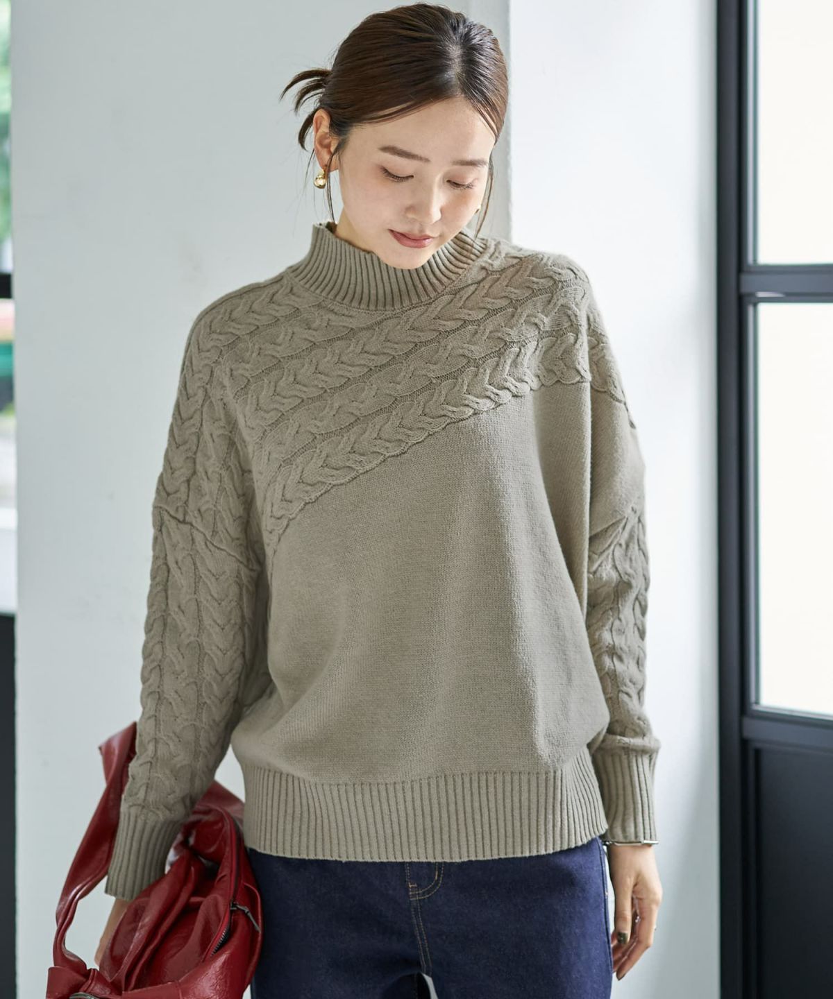 オリーブベージュ