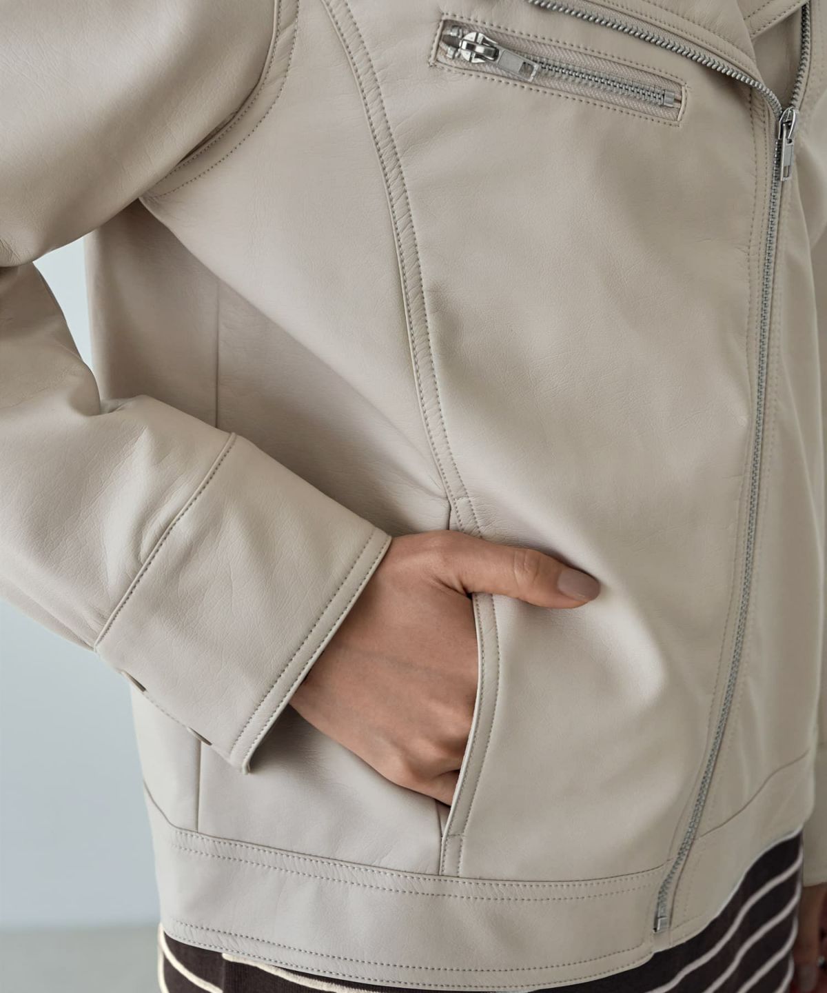 着用イメージ 166cm グレイッシュホワイト