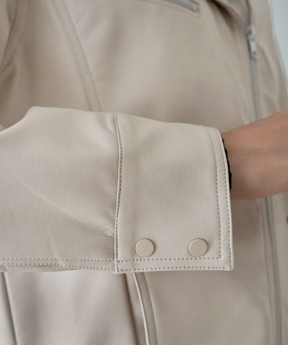 着用イメージ 166cm グレイッシュホワイト