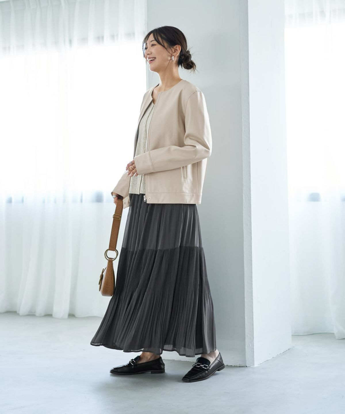 着用イメージ 166cm グレイッシュホワイト S-Mサイズ