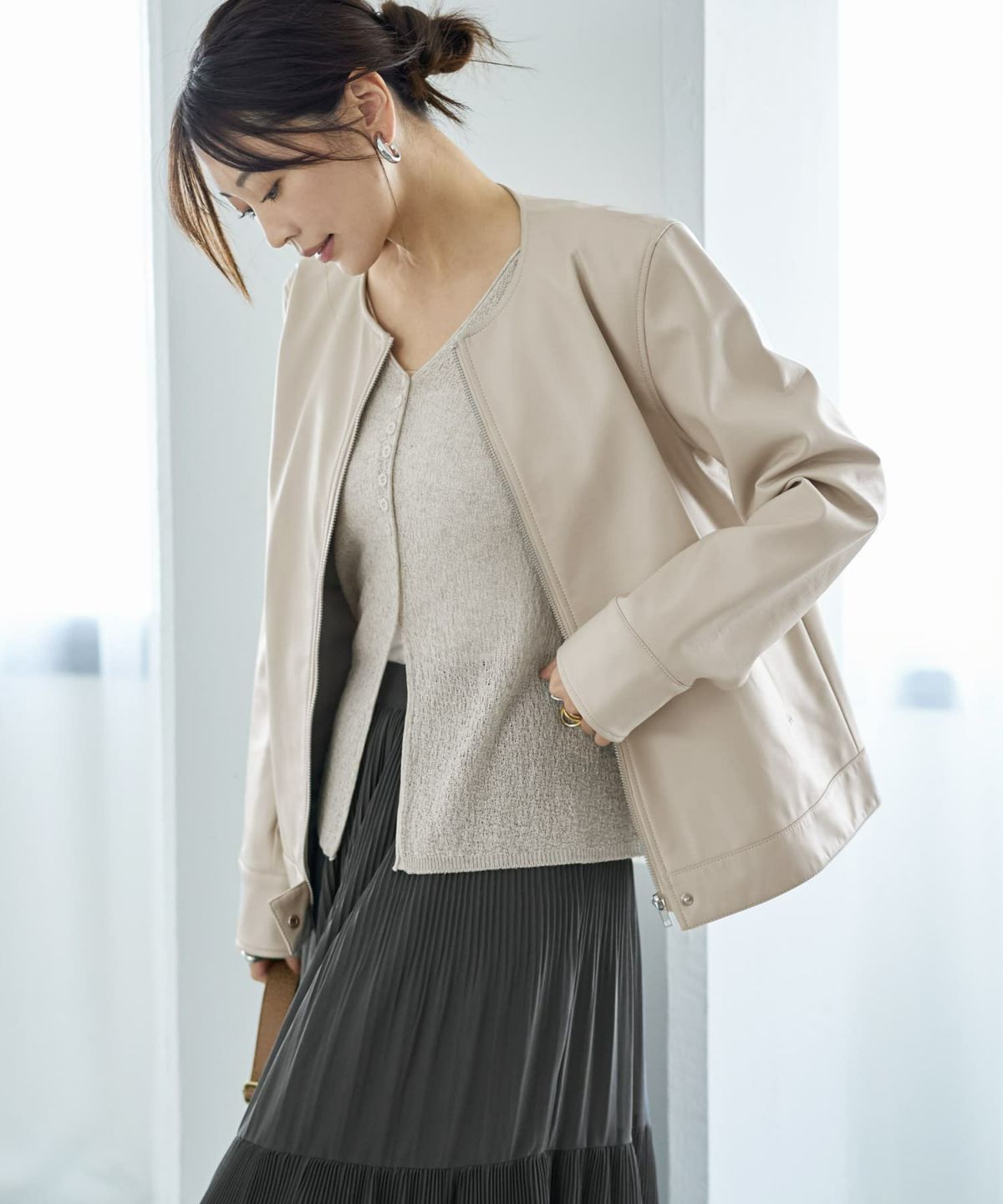 着用イメージ 166cm グレイッシュホワイト S-Mサイズ