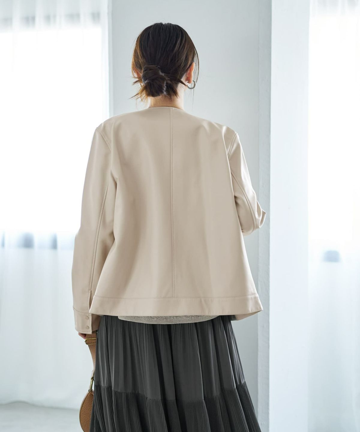 着用イメージ 166cm グレイッシュホワイト S-Mサイズ