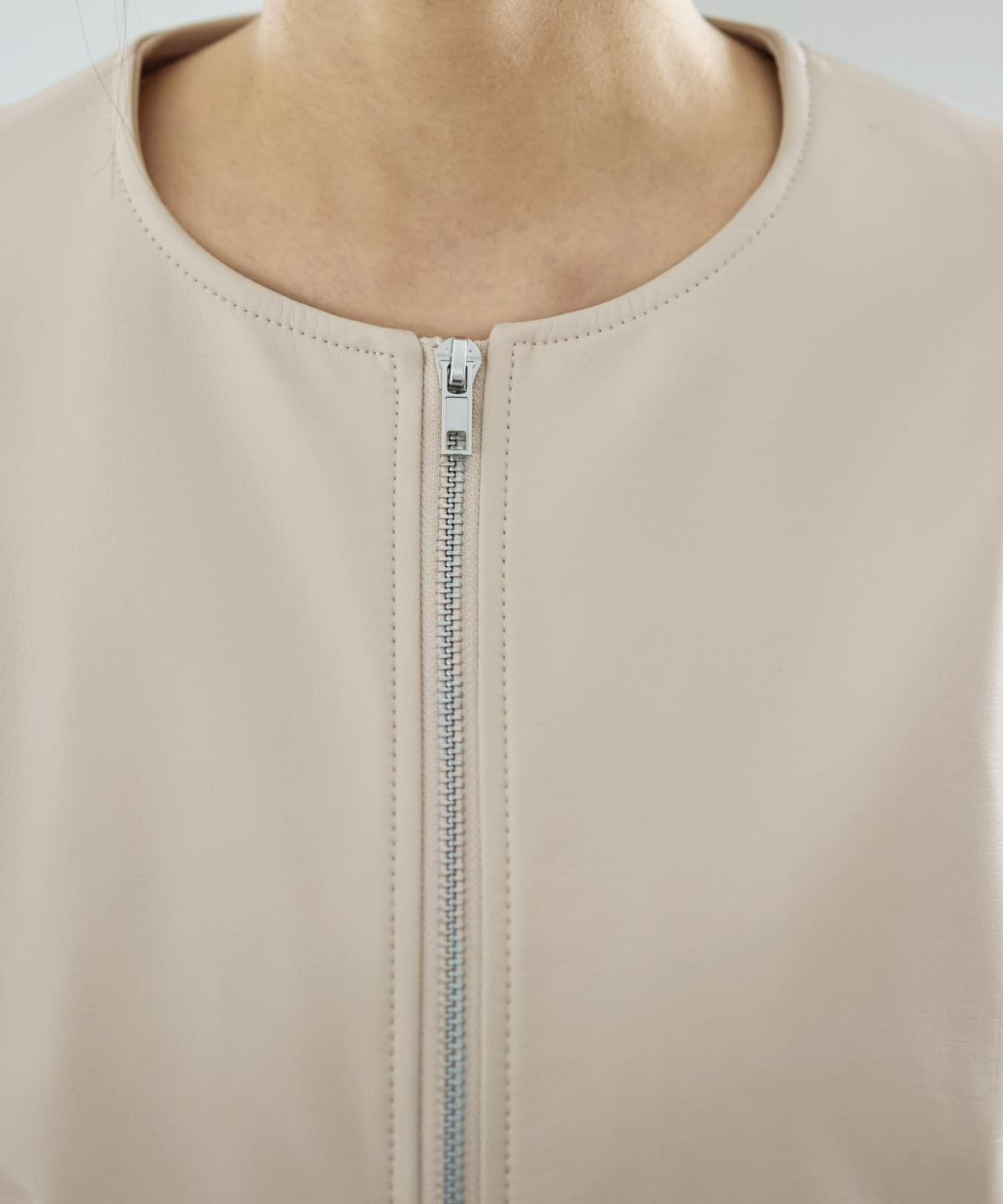 着用イメージ 166cm グレイッシュホワイト S-Mサイズ