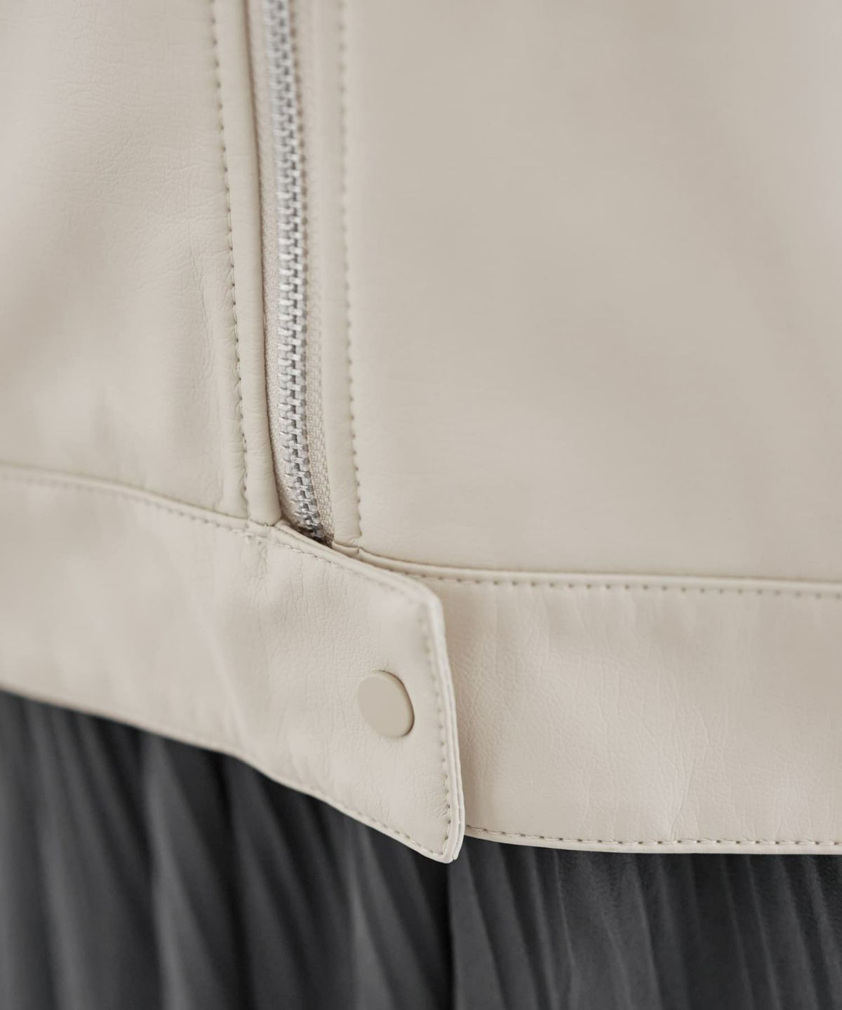 着用イメージ 166cm グレイッシュホワイト S-Mサイズ