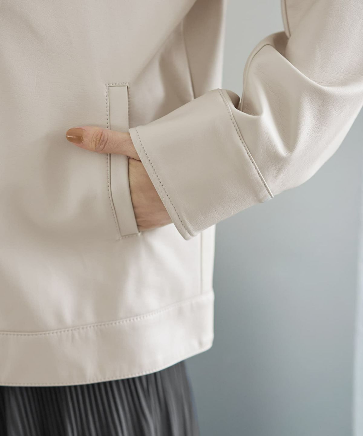 着用イメージ 166cm グレイッシュホワイト S-Mサイズ