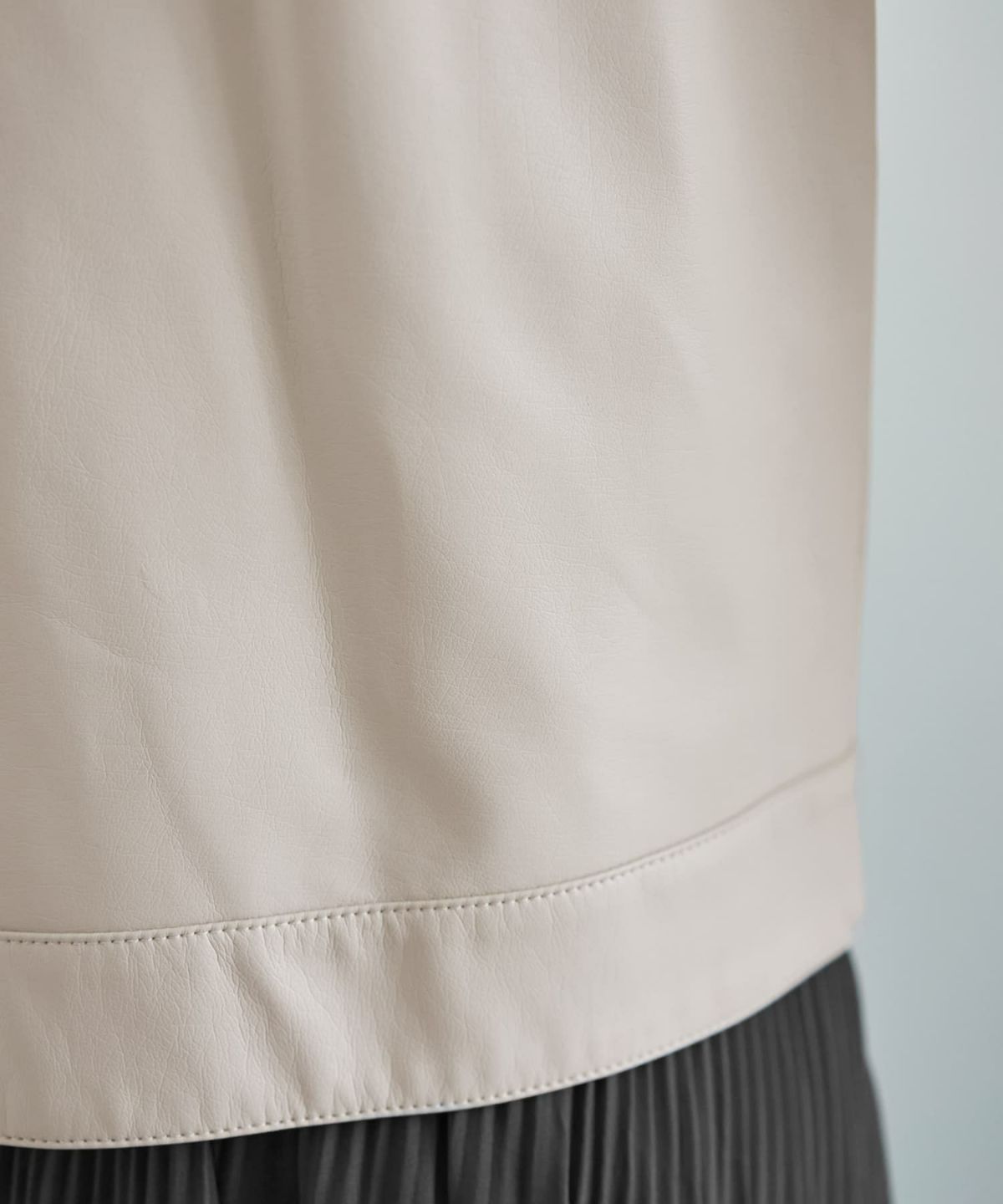 着用イメージ 166cm グレイッシュホワイト S-Mサイズ