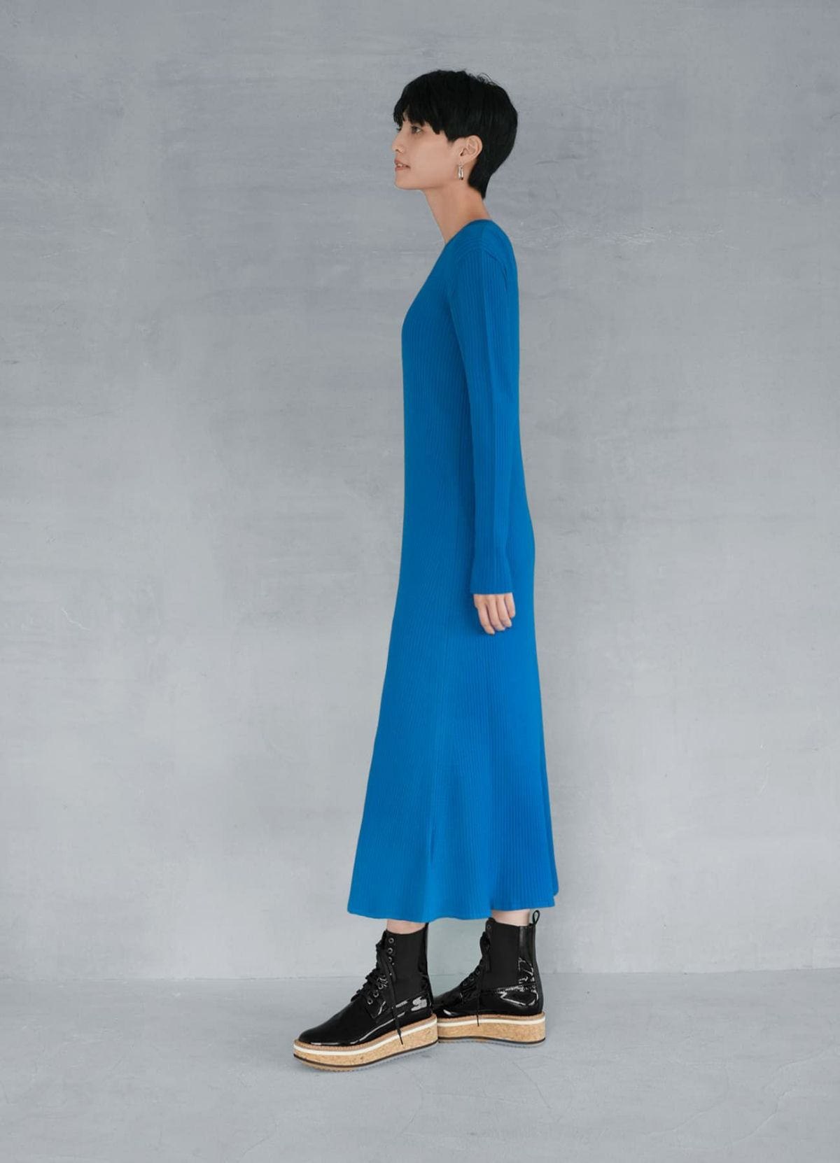 Vネックリブニットロングワンピース