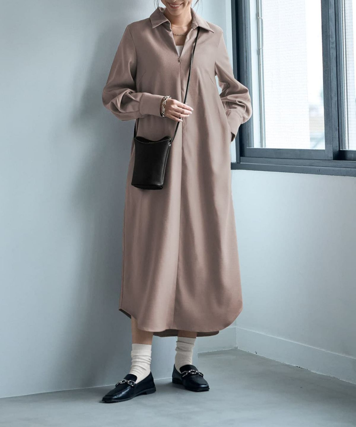 サンドベージュ