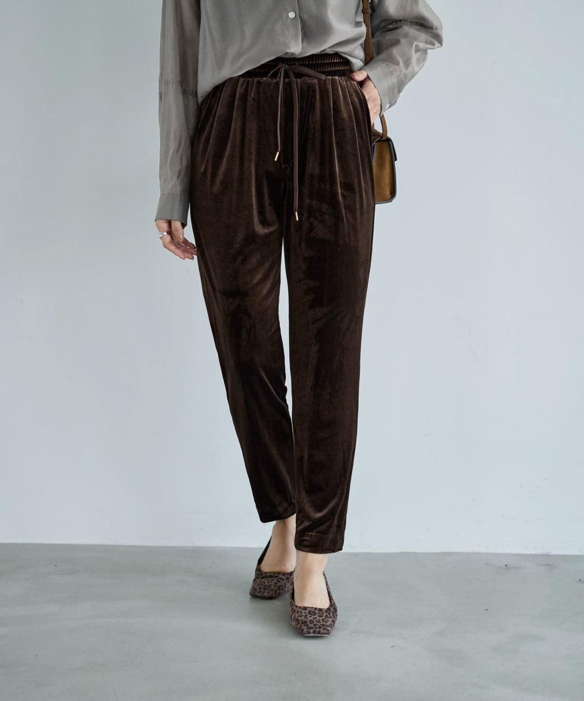 ダークブラウン