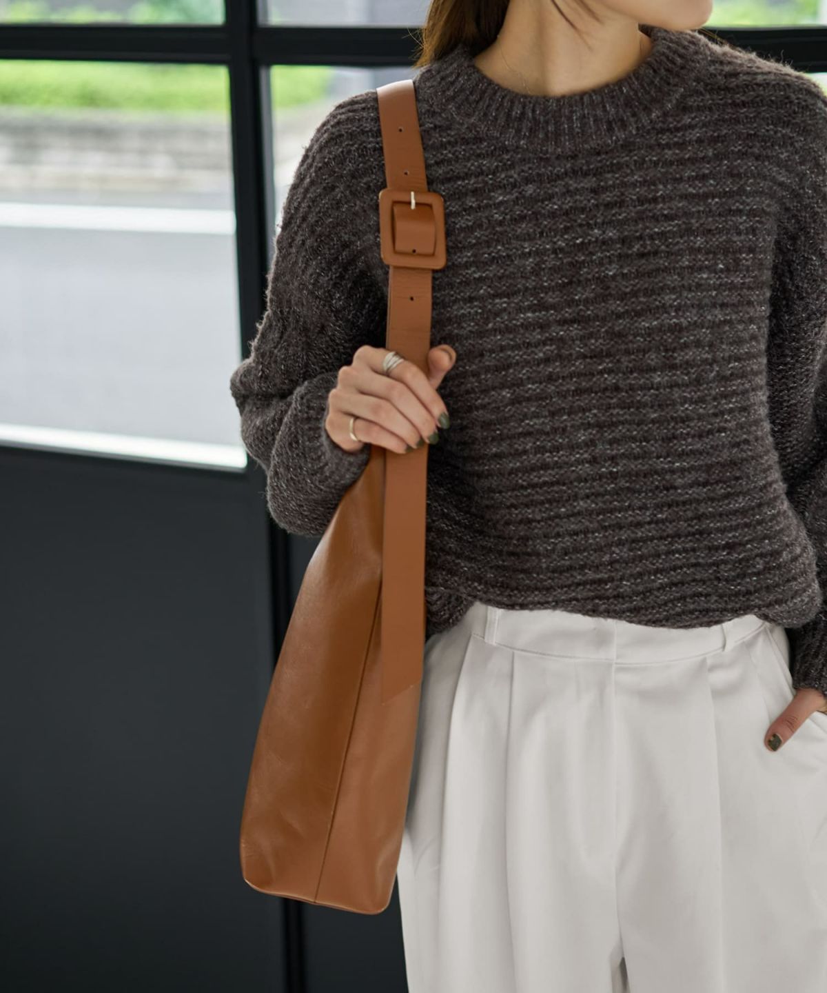 グレイッシュホワイト