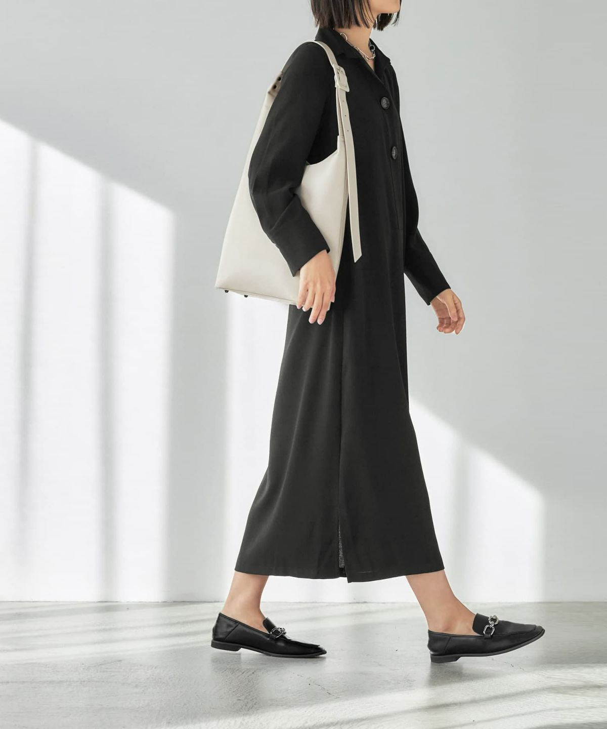 グレイッシュホワイト 