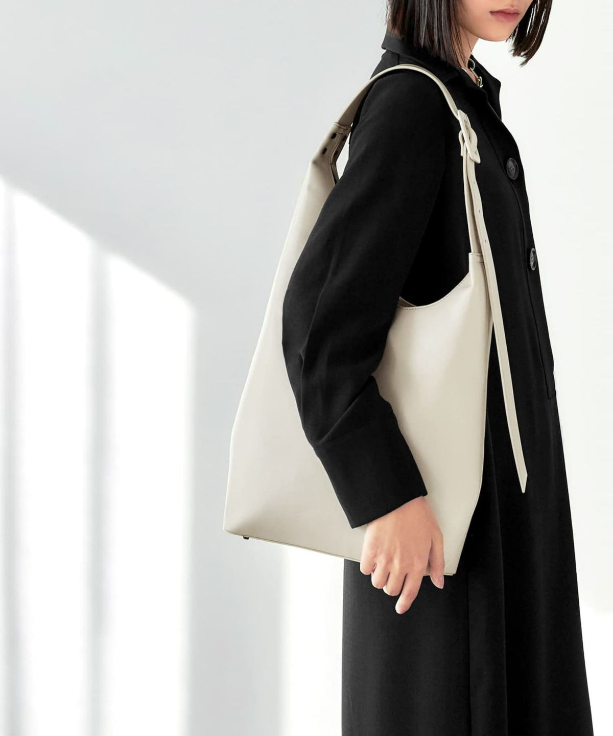 グレイッシュホワイト 