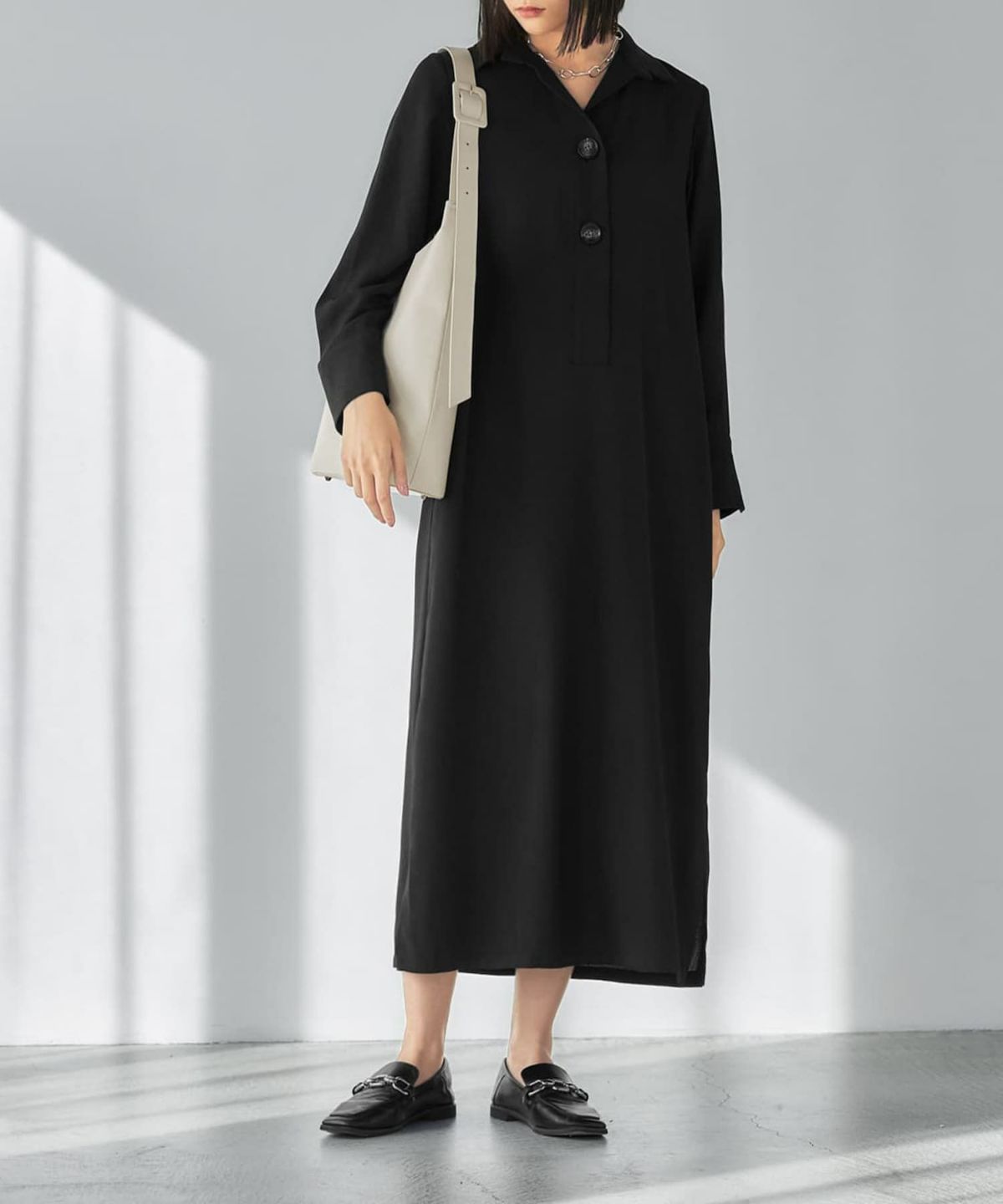 グレイッシュホワイト 