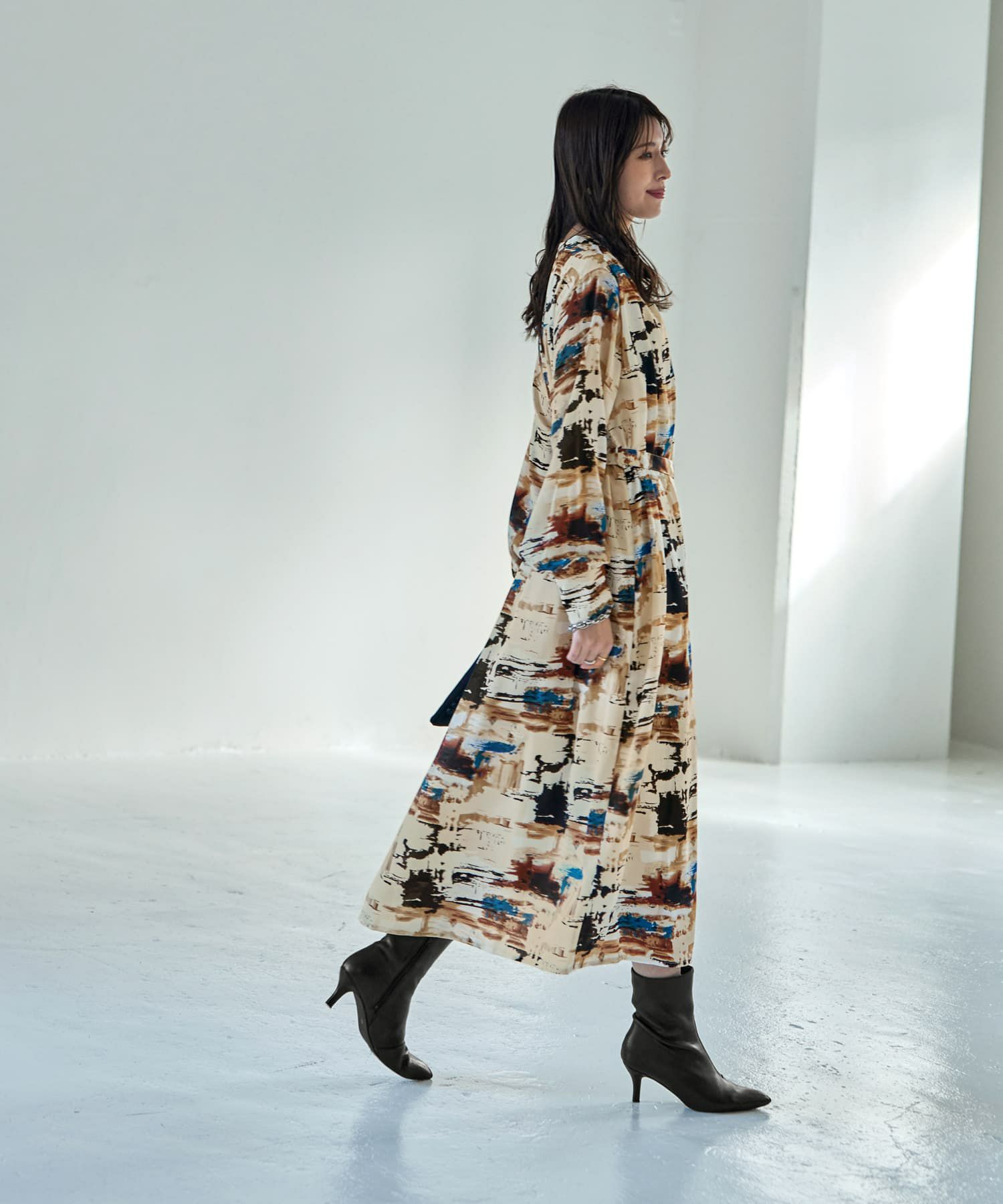 美品］VIVACE のけぞり とても可愛いプリント柄ワンピース