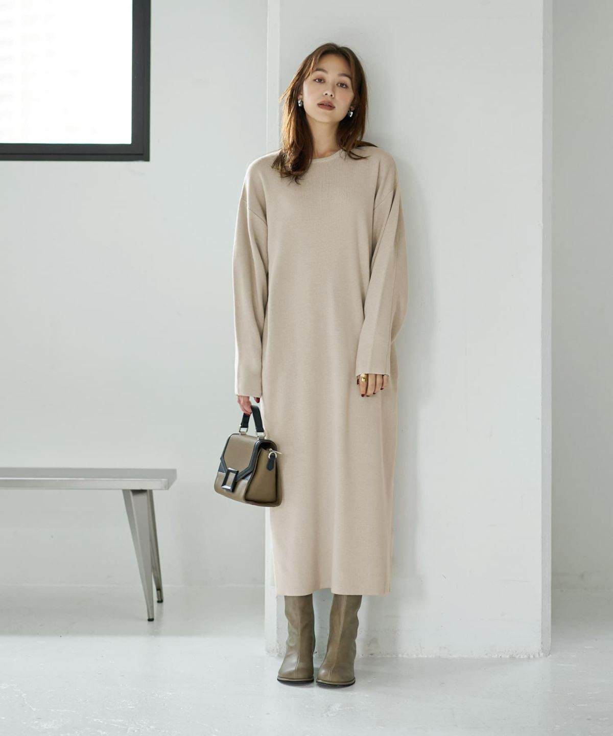 ライトグレージュ