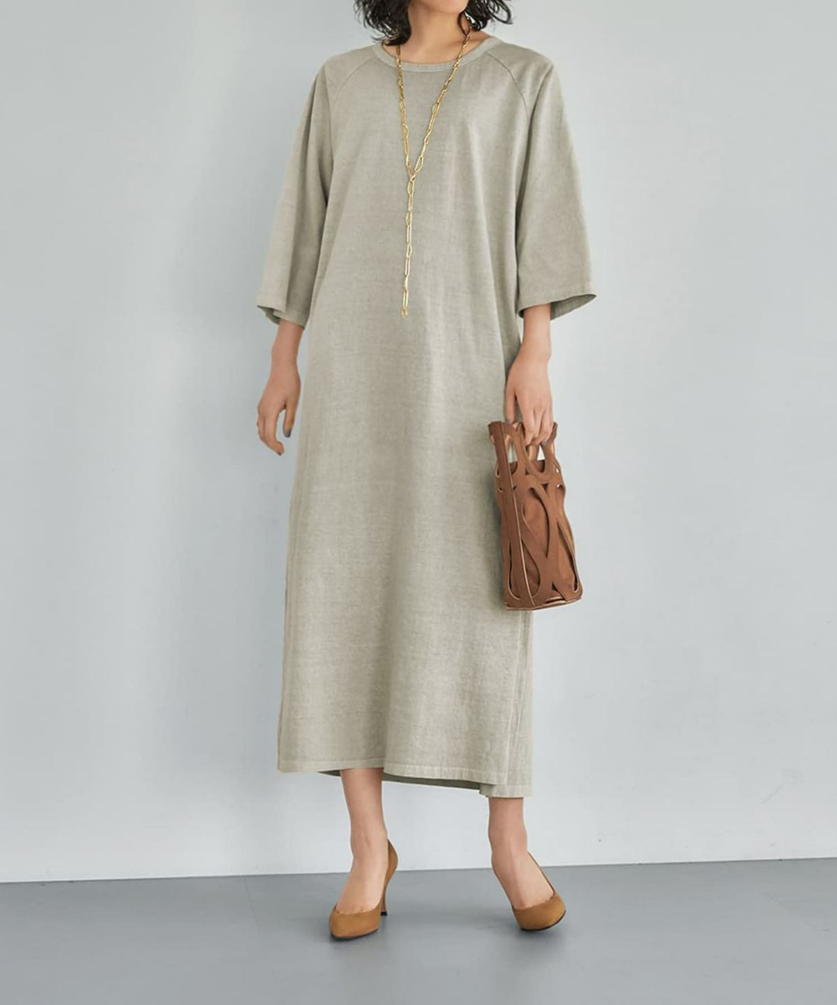 オリーブベージュ