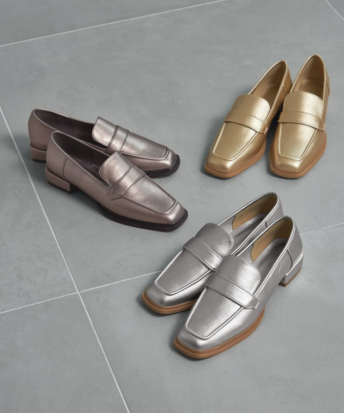 メタリックローヒールローファー