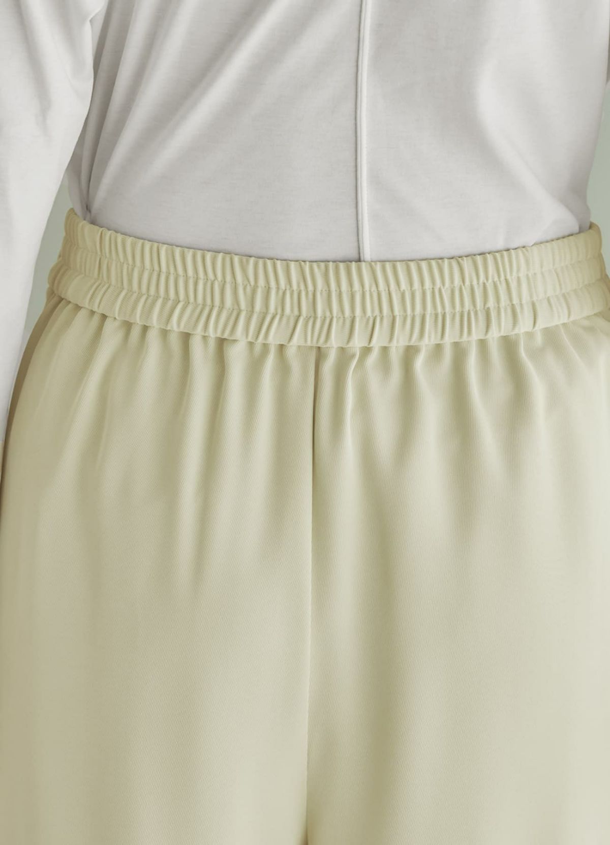 着用イメージ S-01サイズ クリーム