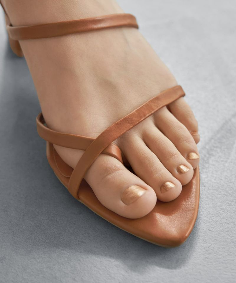 AKAIISHI ゴールドストラップサンダル ヒール5cm ◇細ストラップ5.0cmヒールサンダル | おしゃれな大人レディース
