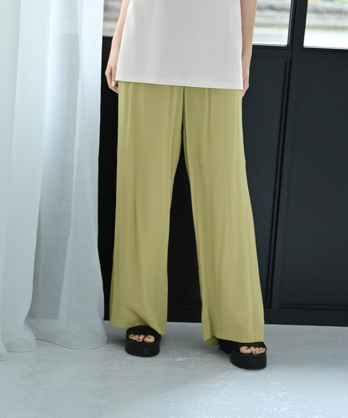 ライトグリーン