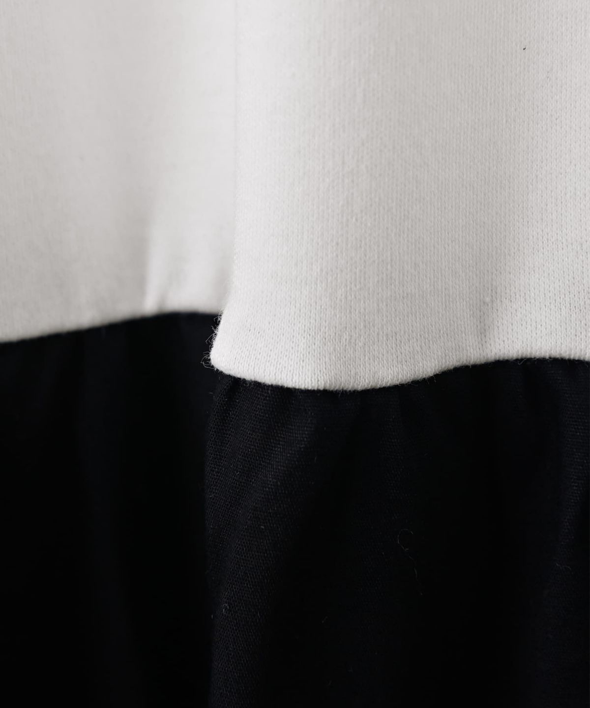 オフホワイト×ブラック