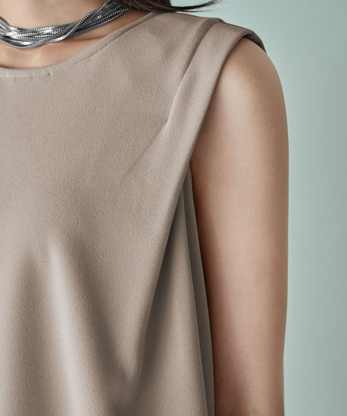 着用イメージ 166cm　グレイッシュベージュ