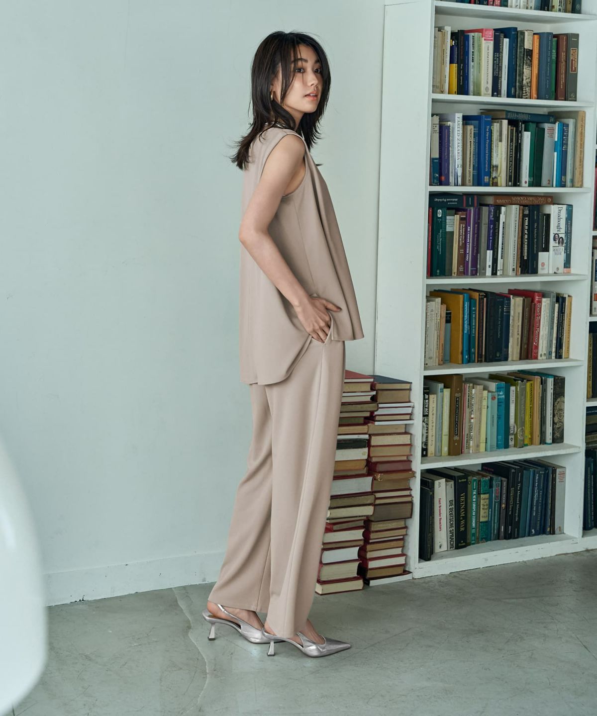 着用イメージ 166cm　グレイッシュベージュ