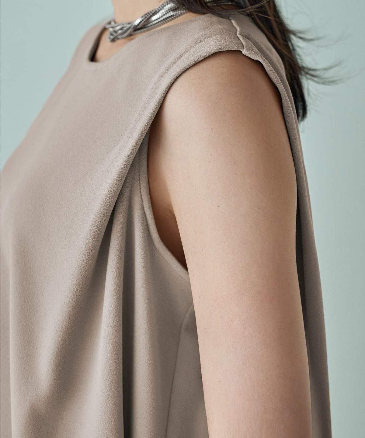 着用イメージ 166cm　グレイッシュベージュ