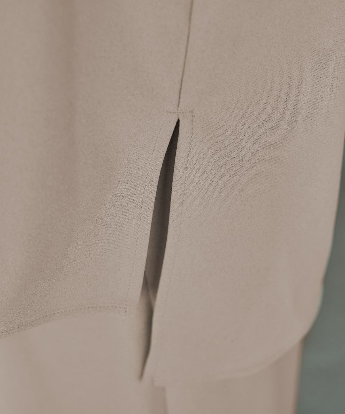 着用イメージ 166cm　グレイッシュベージュ