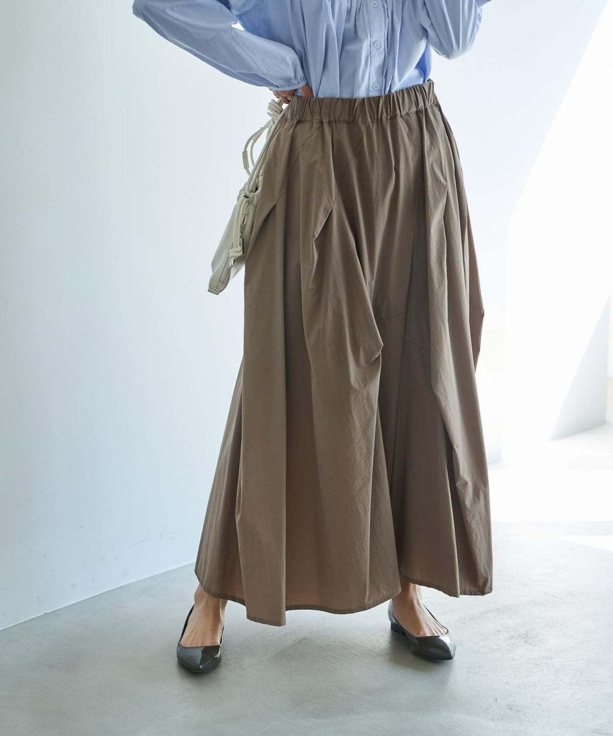 サンドベージュ