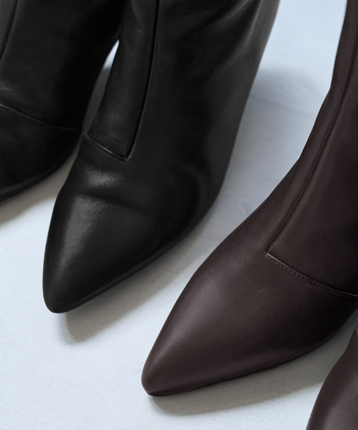 ポインテッドトゥ6.5cmレザーブーツ／カラーC