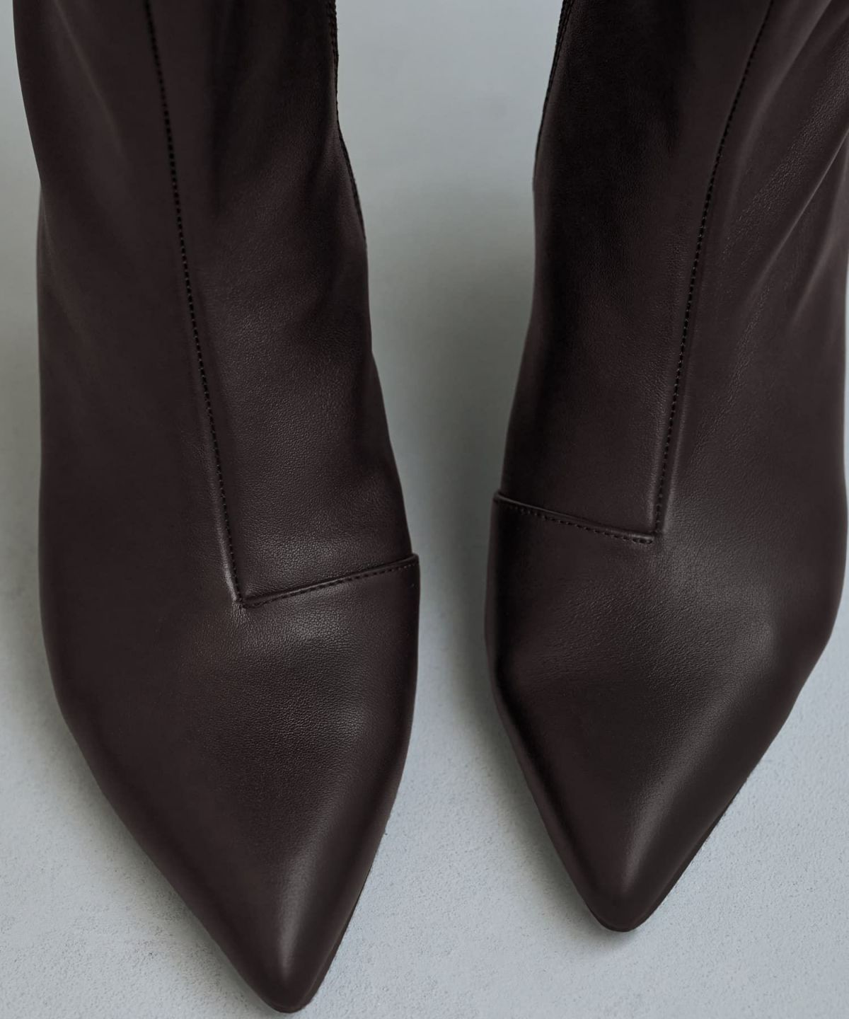 ダークブラウン